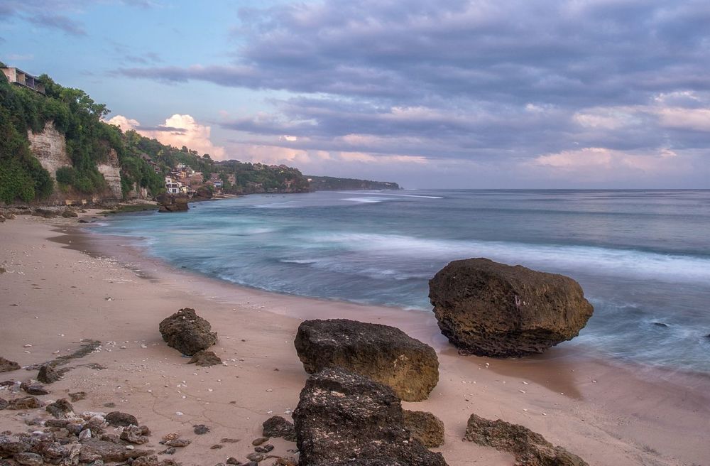 Bingin beach