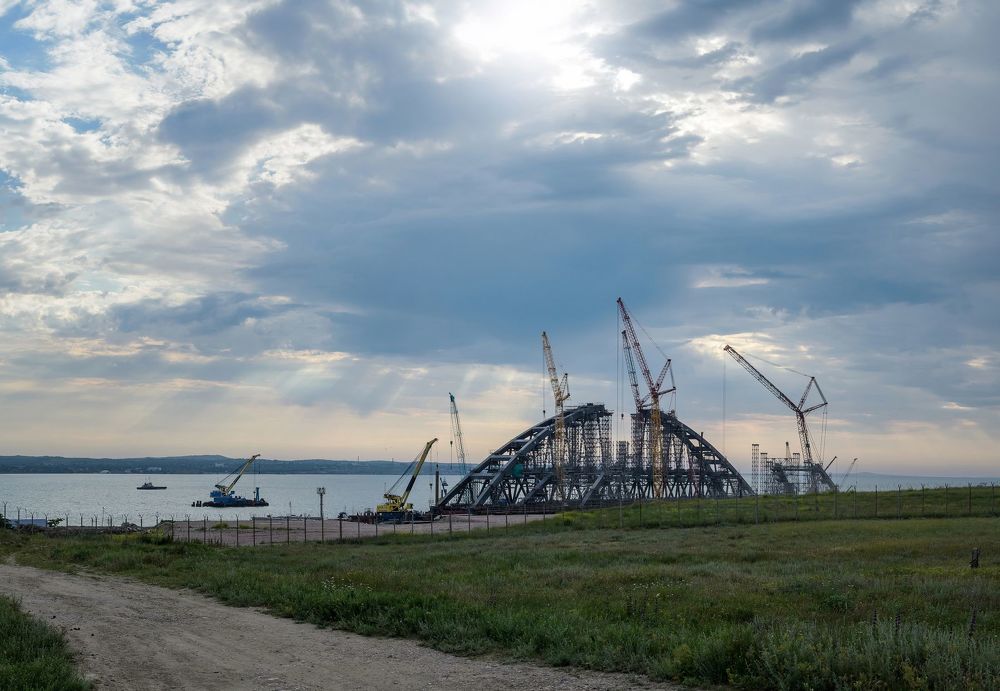 Былые этапы строительства Крымского моста.