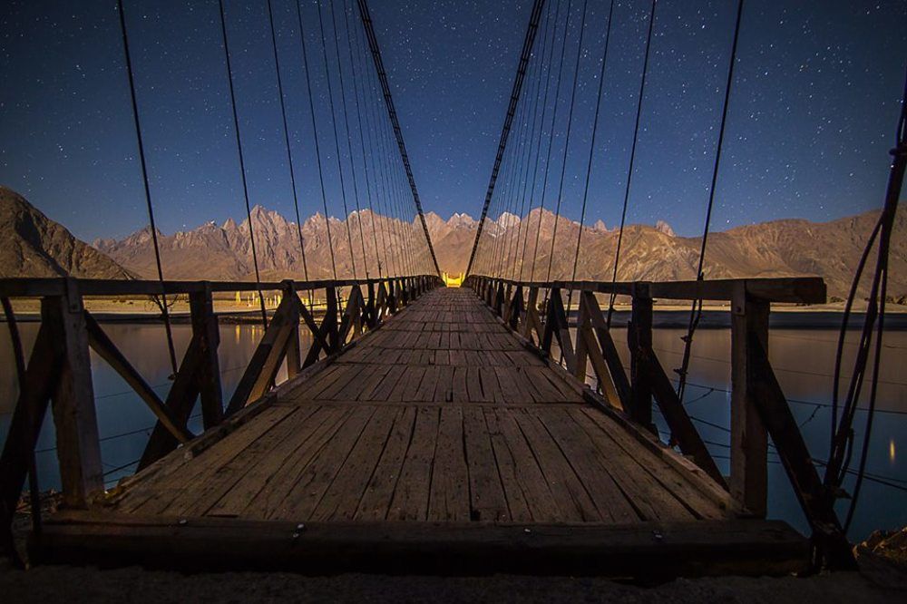 Rasty apny jaga hain Manzilain apni jaga,
Sailing Bridge Khaplu Skardy