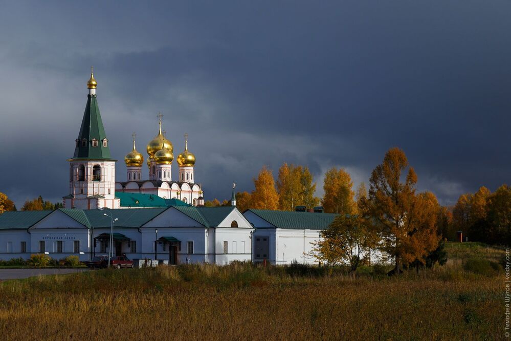 Осенние краски Иверского монастыря на Валдае