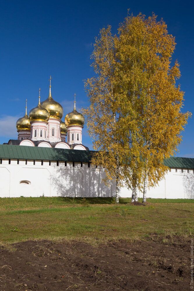 Осенние краски Иверского монастыря на Валдае