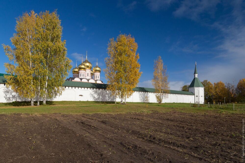 Осенние краски Иверского монастыря на Валдае