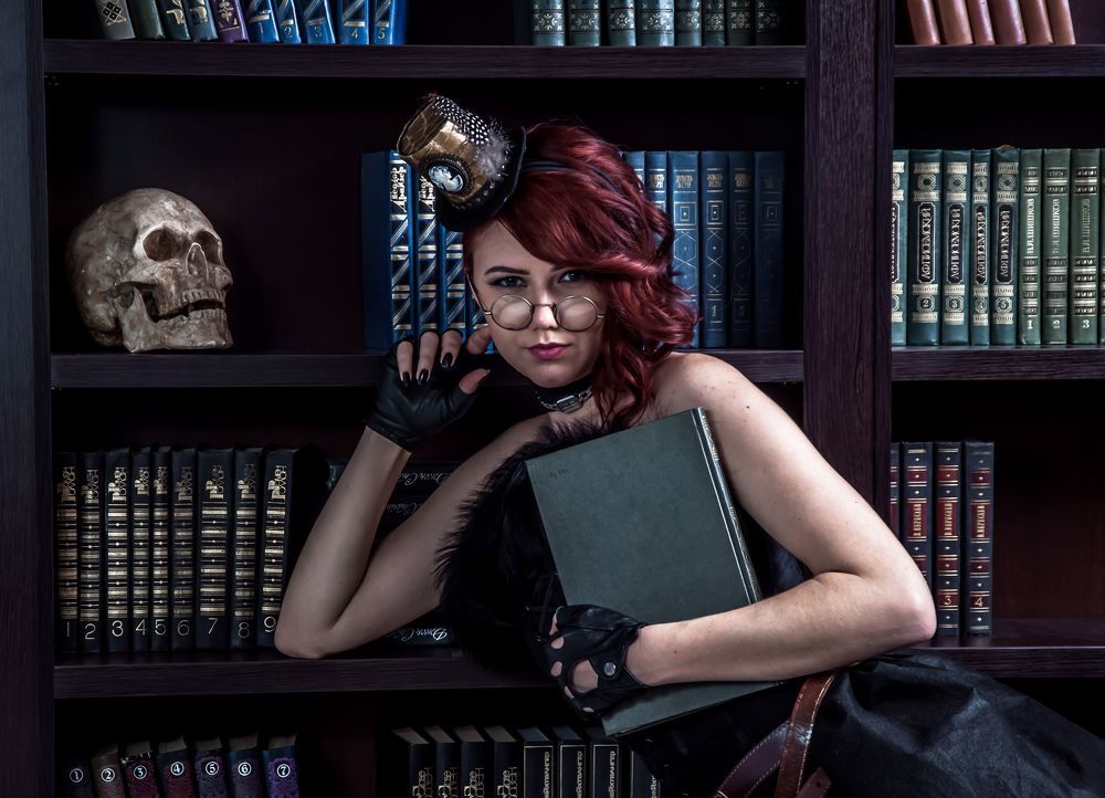 Violetta in the library