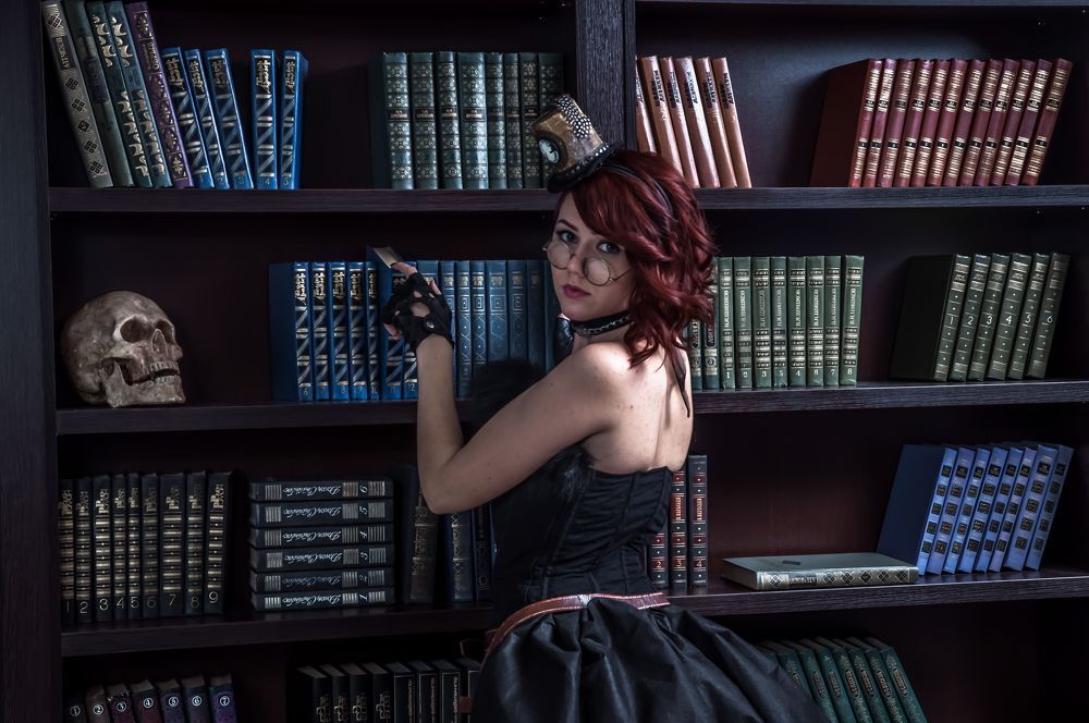Violetta in the library