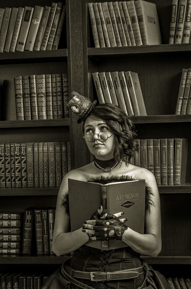 Violetta in the library