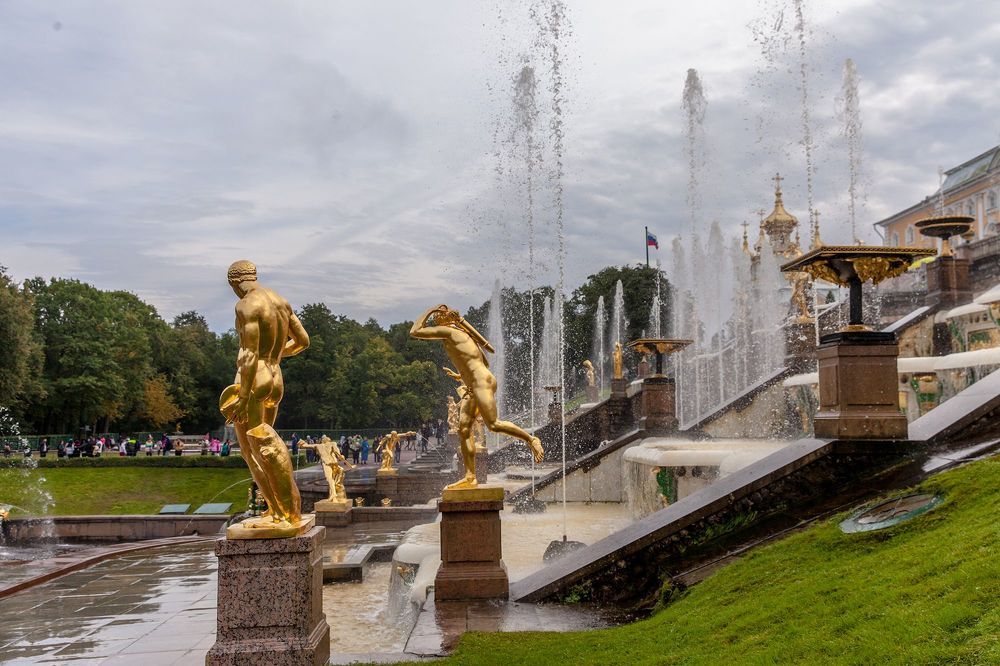 ФОНТАНЫ ПЕТРОДВОРЦА