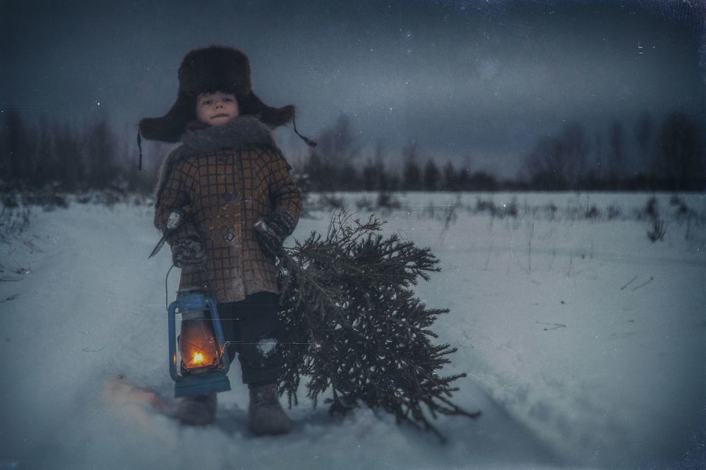 падал прошлогодний снег