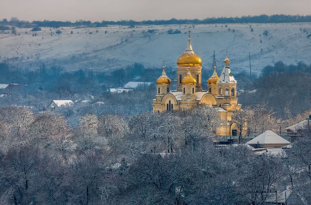 Золотые купола . Михайло-Архангельский храм в селе Александровское, Александровский р-н.