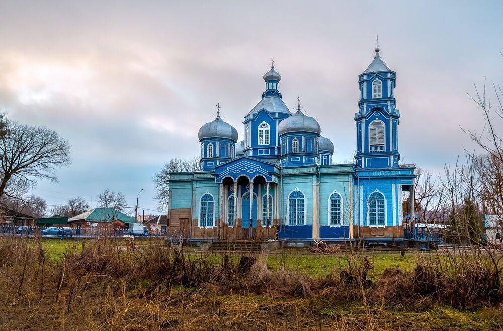 Деревянное зодчество.  Церковь Рождества Пресвятой Богородицы в станице Рождественской. Церковь достроили, освятили в 1875году. Один из немногих сохранившихся памятников деревянного зодчества, ставший культурным достоянием Ставропольского края (занесена в список исторических памятников Ставрополья). Адрес: Ставропольский край, Изобильненский р-н, ст. Рождественская.