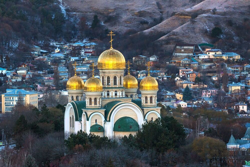 Золотая корона города.  Свято-Никольский собор &mdash; кафедральный собор, главный храм Кисловодского благочиния.