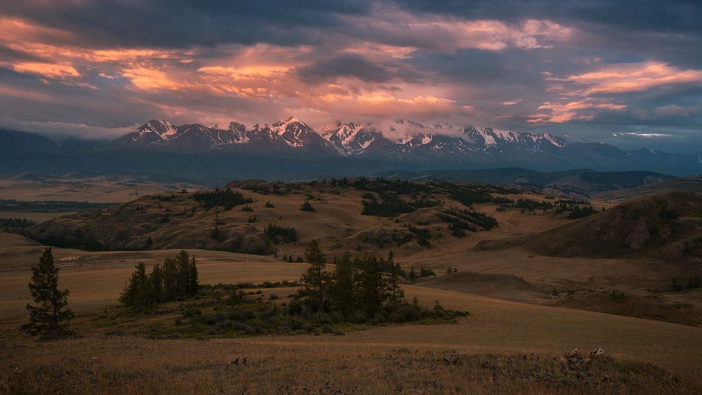 Северо-Чуйский хребет на рассвете / Sundawn at North-Chuya range