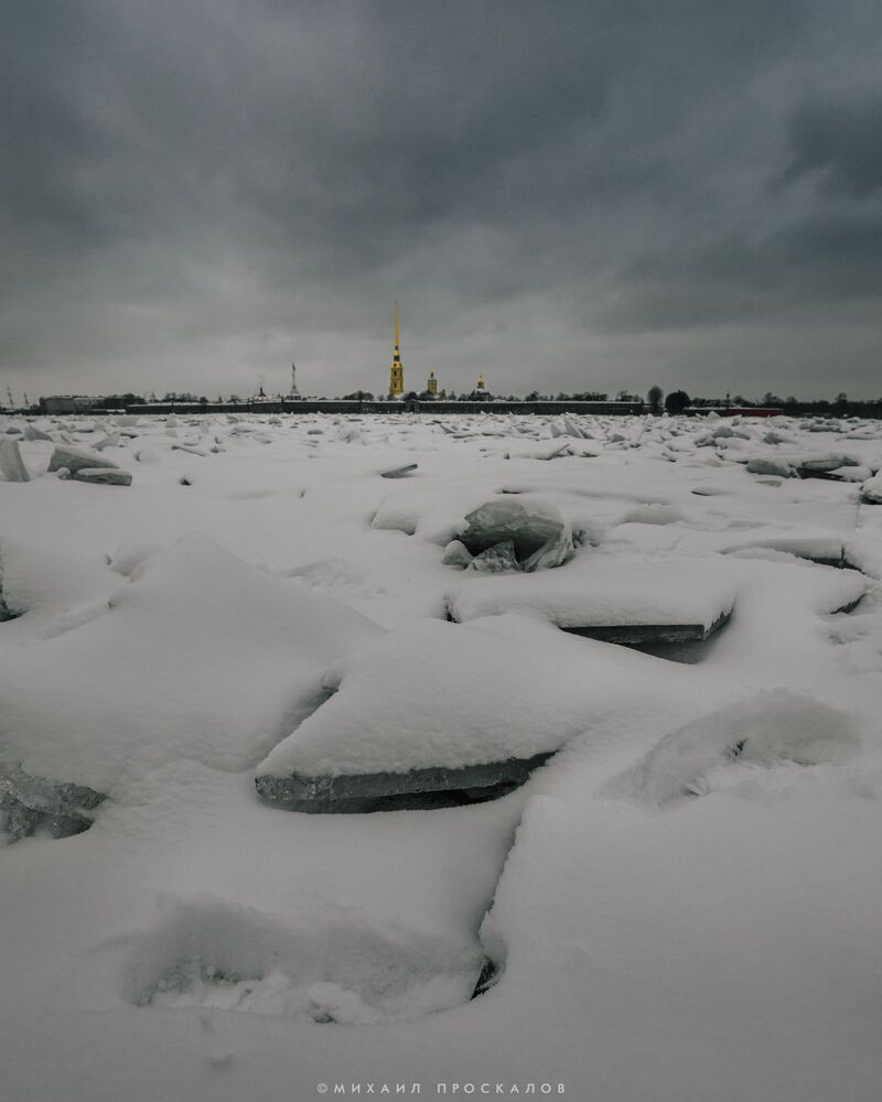 На Неве встает лед