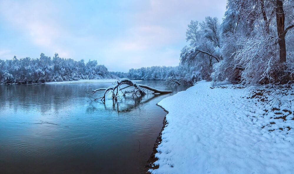 Снегопад на реке Терек