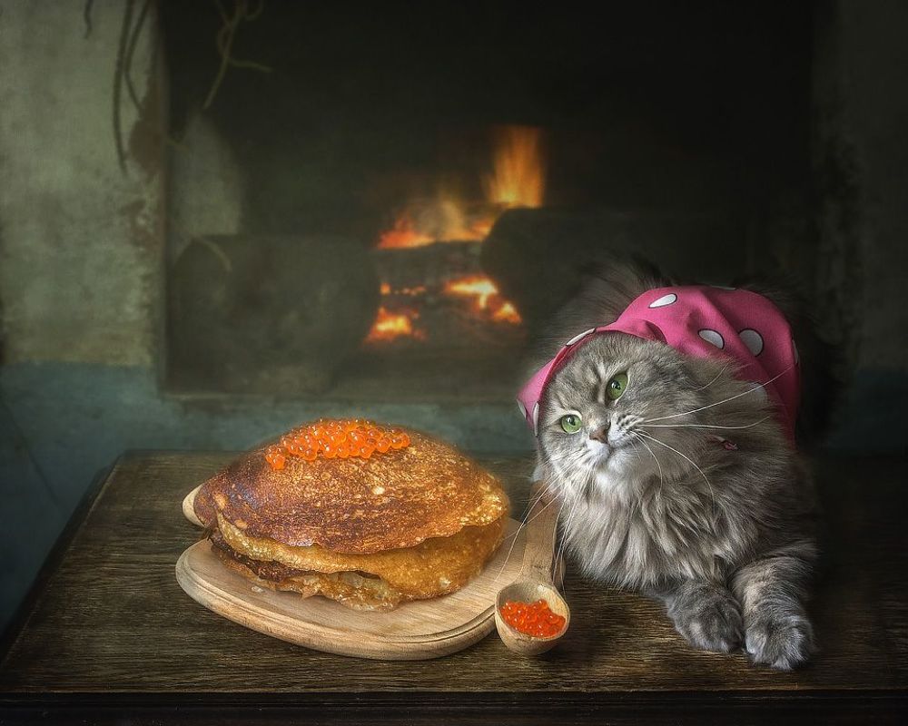 - Да ладно, я только чуток со стола собрала икорку, чтоб не пропадала.