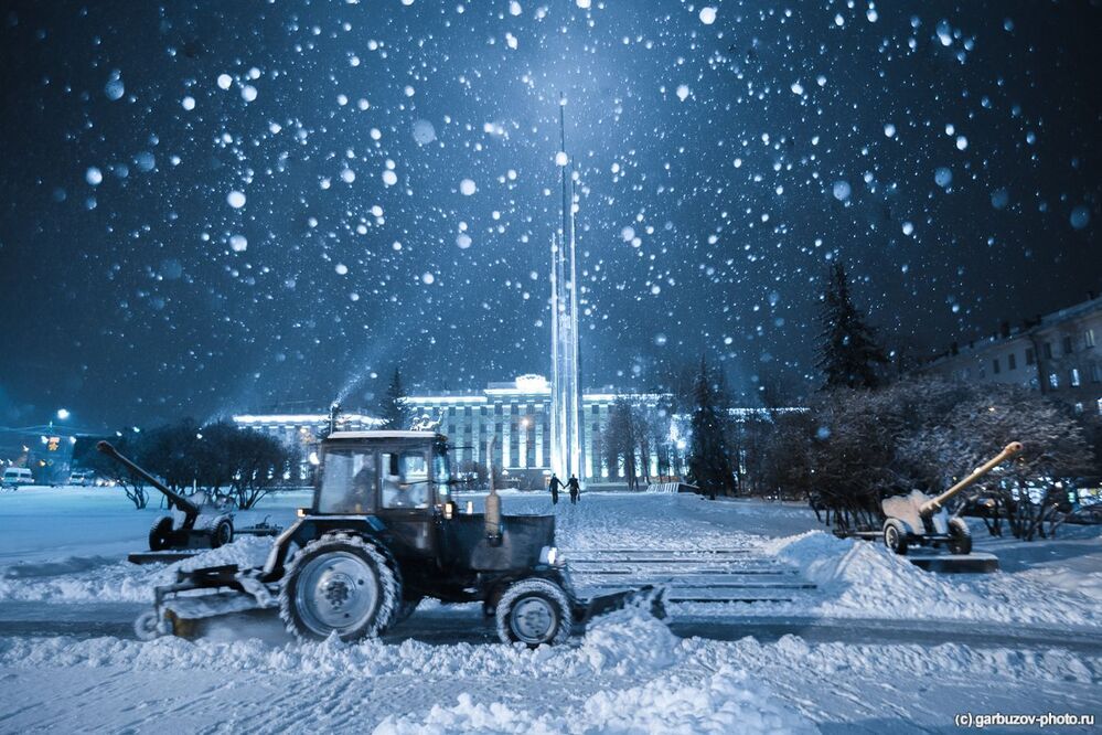В свете прожекторов