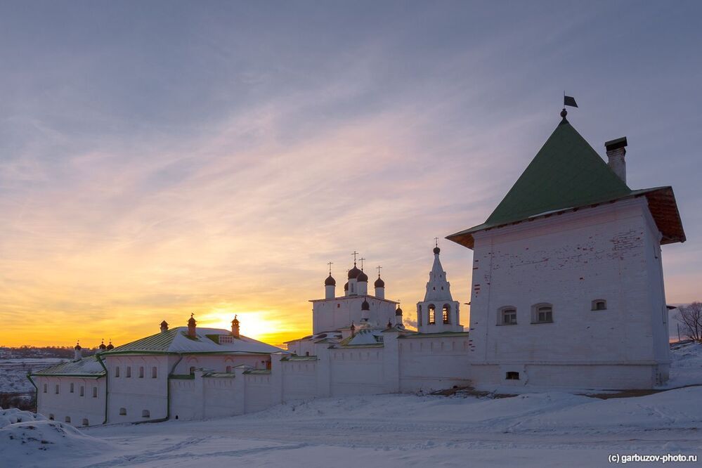 Тихий зимний монастырь