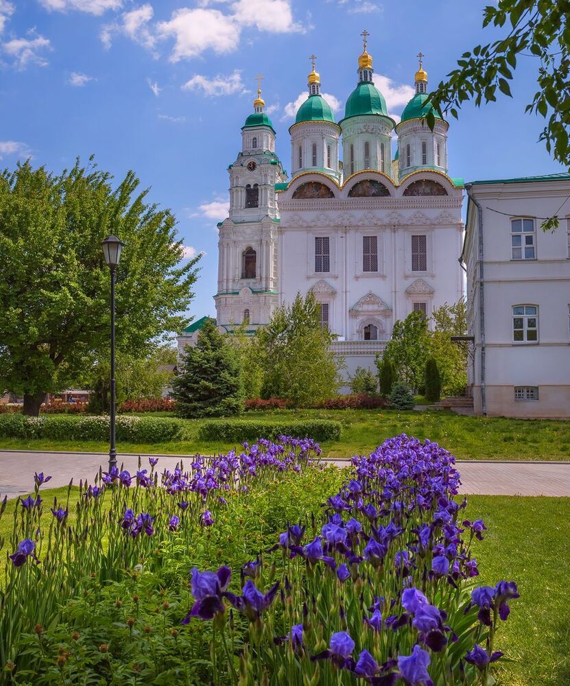 Успенский кафедральный собор Главный кафедральный собор кремля &mdash; прекрасный образец русского церковного зодчества 1710 г. постройки.