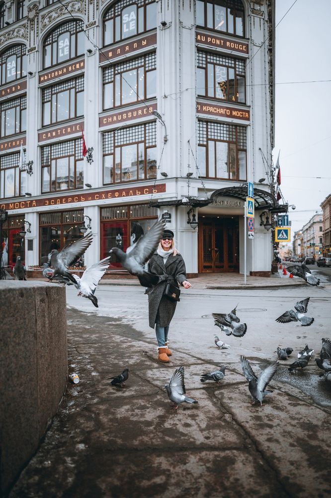 Девушка и голуби