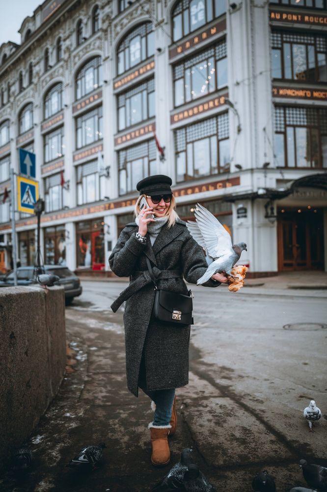 Девушка и голуби