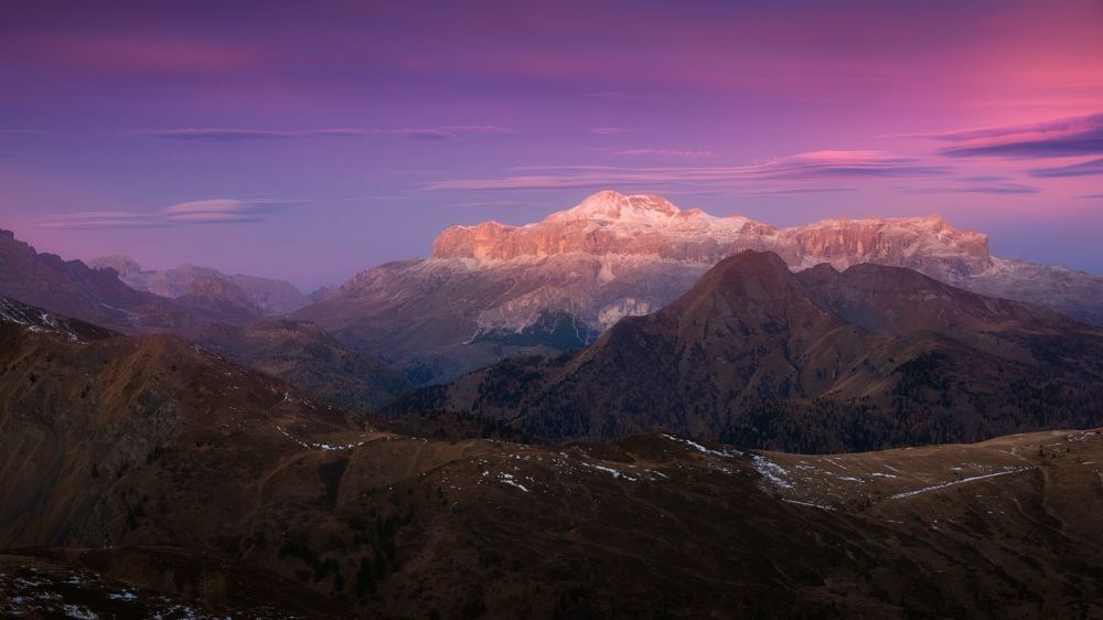 Стена массива Села, в первых лучах солнца