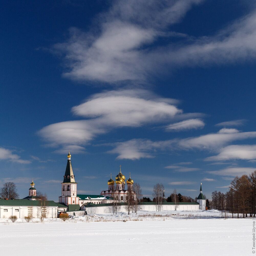 Лентикулярные облака над Иверским монастырём