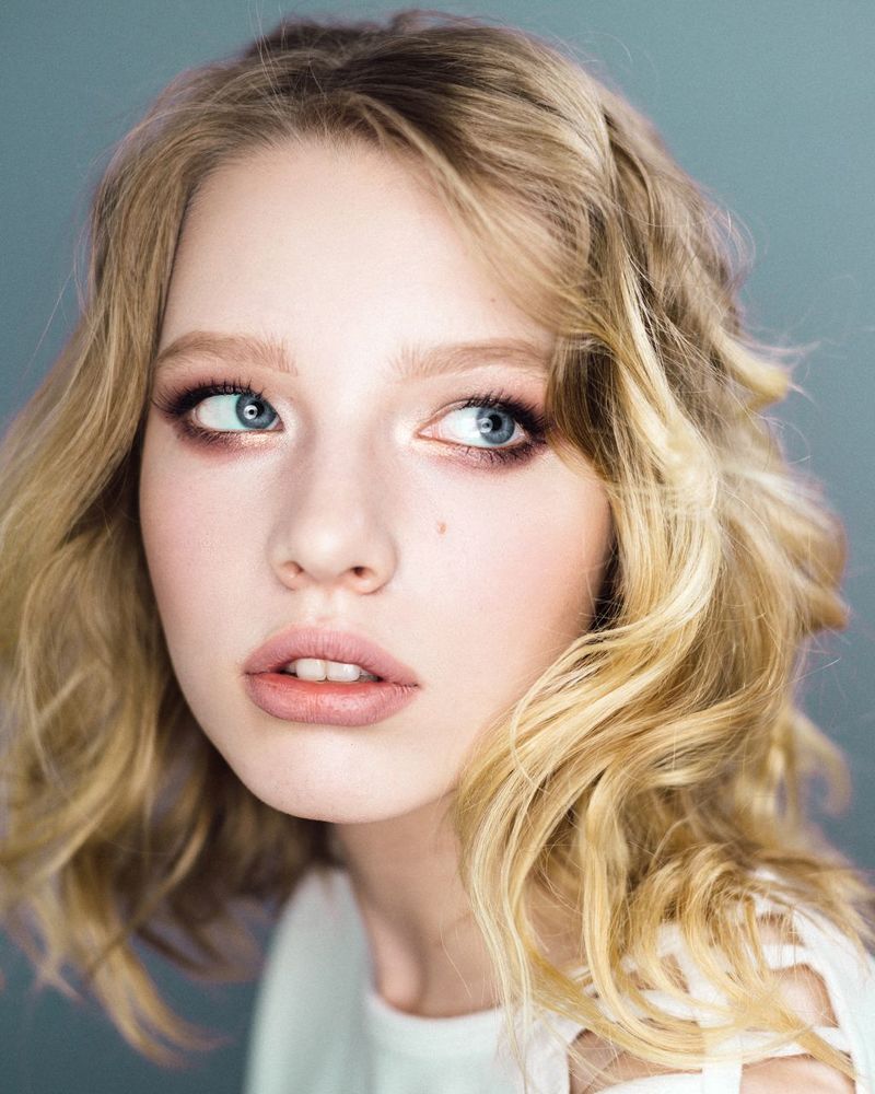 MAKEUP