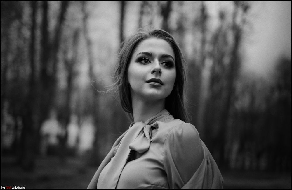 Оля.