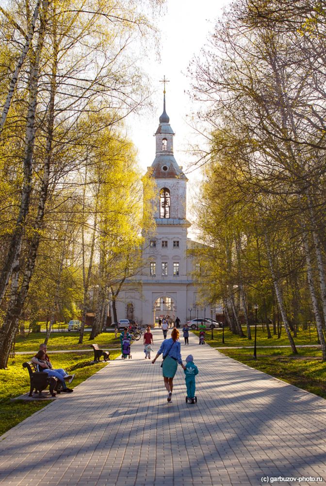 Место, которое радует глаз.  Богородицкий парк весной.