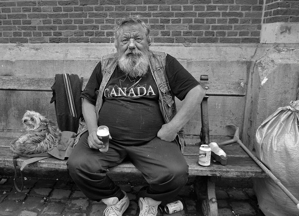 The thirsty people of the city of Mons.