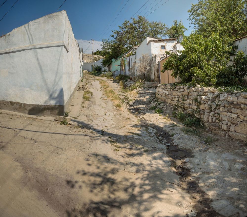 ЛЕТО НА УЛОЧКАХ ДРЕВНЕГО ГОРОДА.