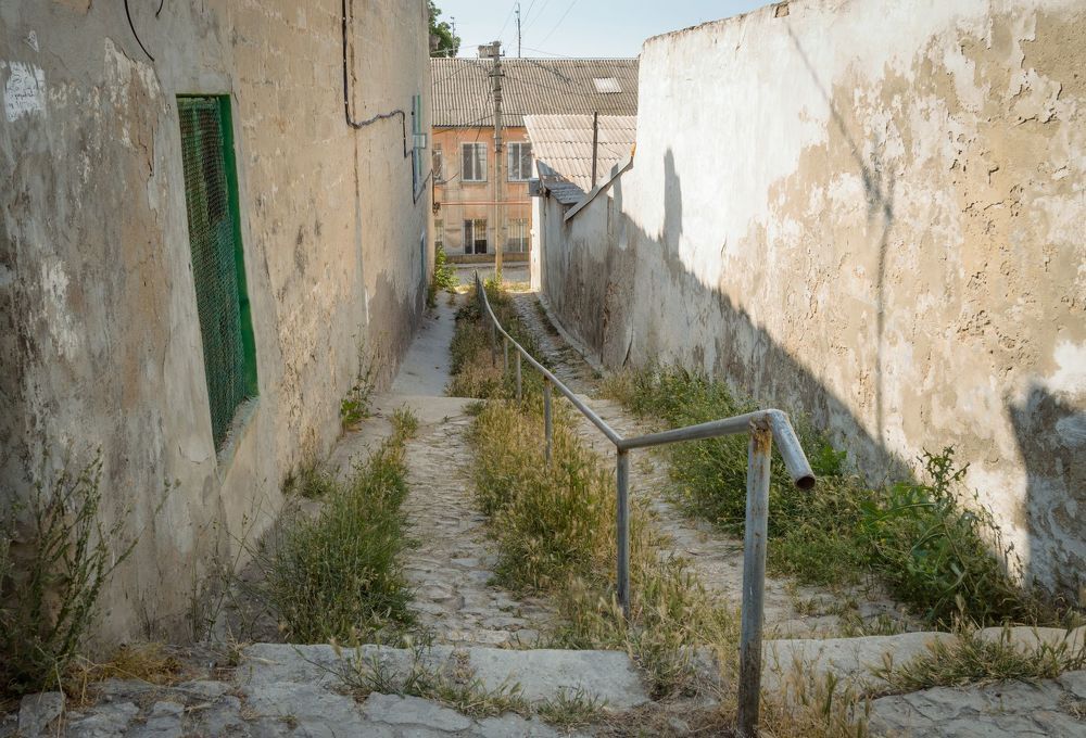 ЛЕТО НА УЛОЧКАХ ДРЕВНЕГО ГОРОДА.