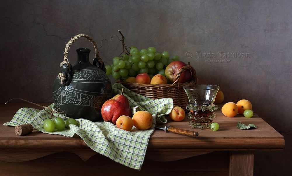 Вино и фрукты