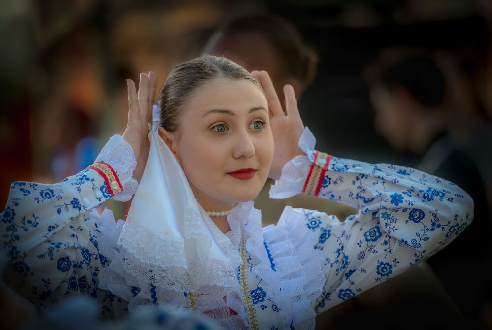 Фольклорный праздник в Великом Новгороде .