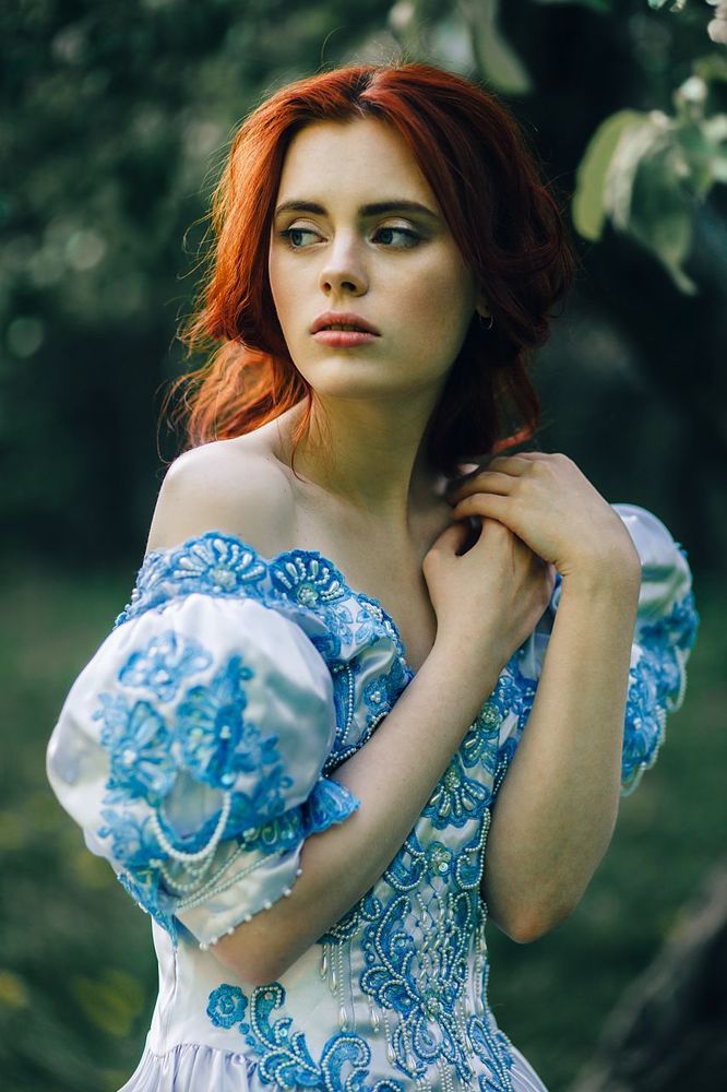 В садах