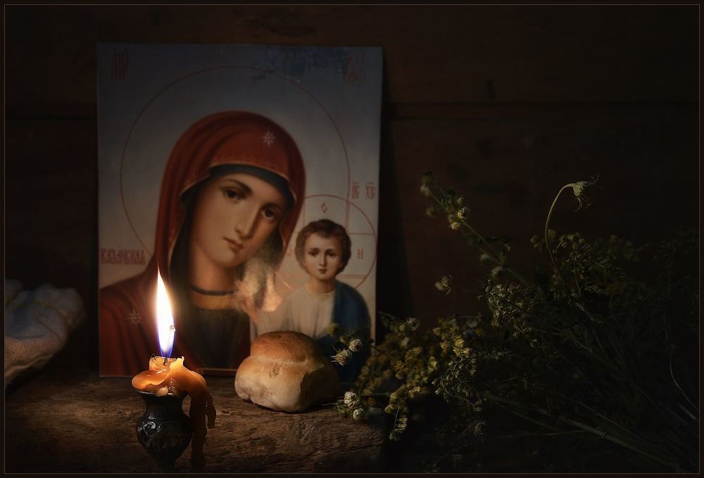 "О Пресвятая Госпоже Владычице Богородице! Со страхом, верою и любовию пред честною иконою Твоею припадающе, молим Тя: не отврати лица Твоего от прибегающих к Тебе.."