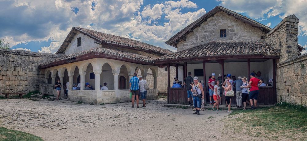 Караимские кенассы XIV в., XVIII в..
