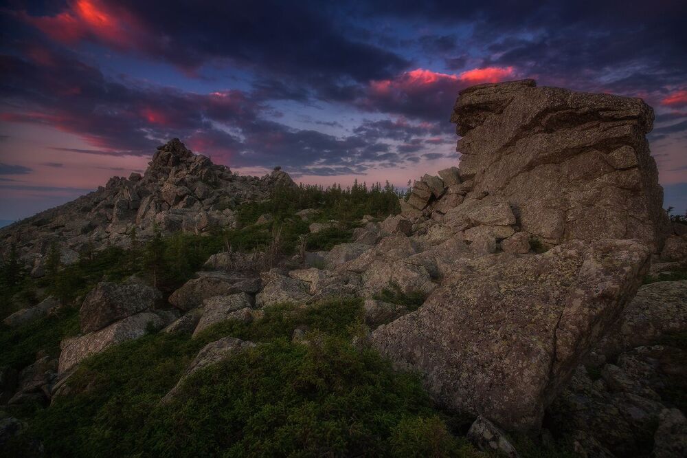 В раскатах заката
