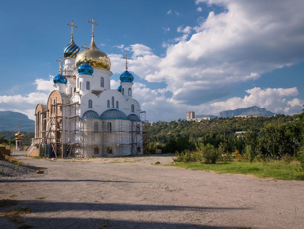 Храм Святых Царственных Страстотерпцев.