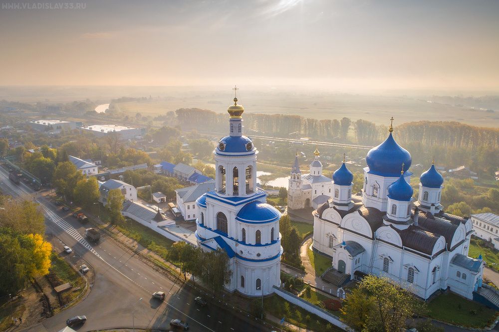 Свято Боголюбский Женский Монастырь в первых лучах осеннего солнца!
