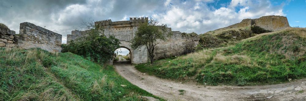 Вид на Азовские ворота крепости.