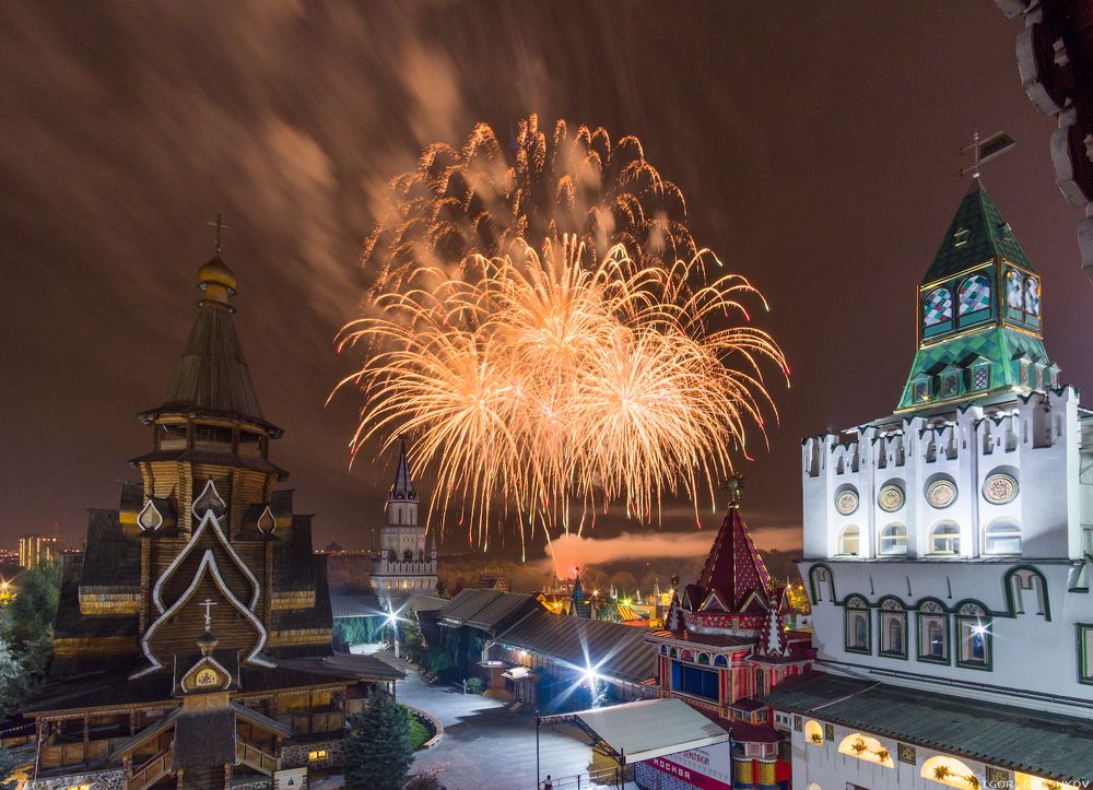 Фейерверк над Измайловским кремлём