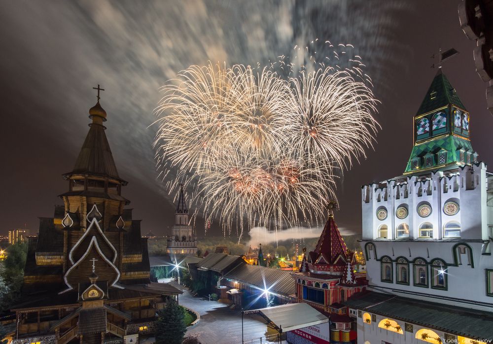 Фейерверк над Измайловским кремлём
