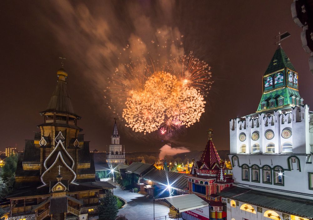 Фейерверк над Измайловским кремлём