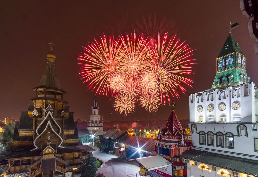 Фейерверк над Измайловским кремлём