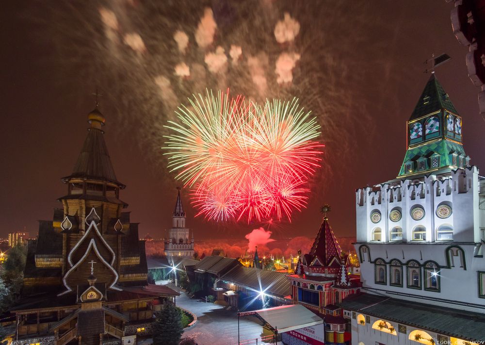 Фейерверк над Измайловским кремлём