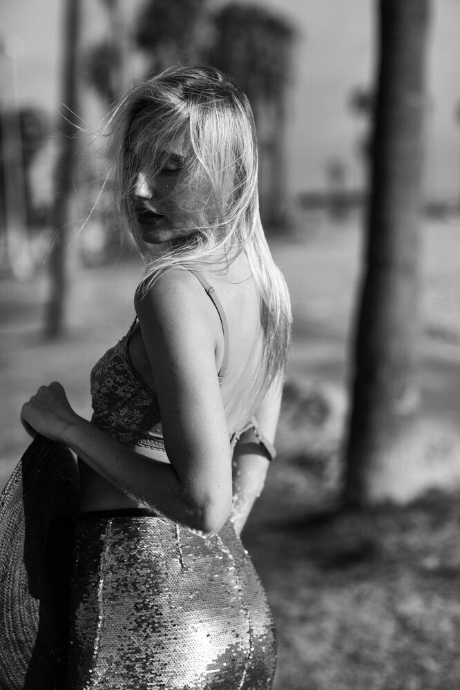 Skirt: @anniecoutureofficial  Location: Venice beach, CA.