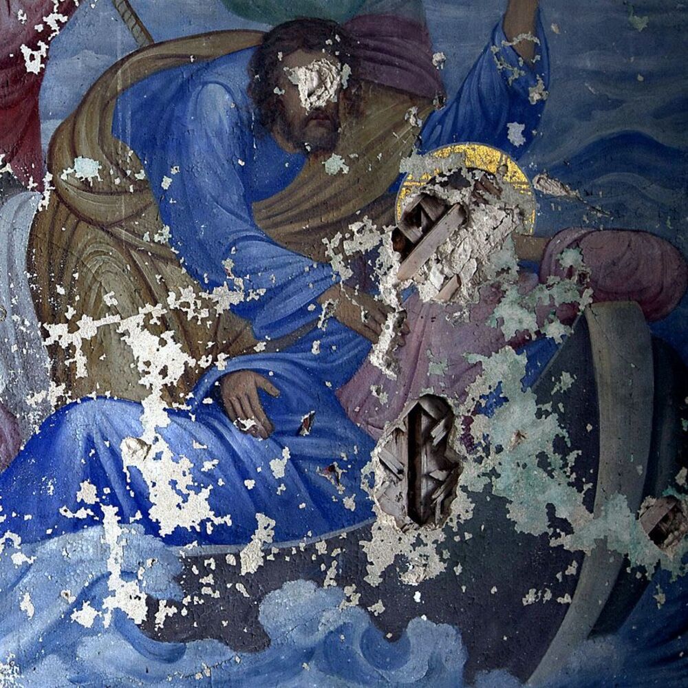 Покосились кресты,храм порушен,но вера жива.