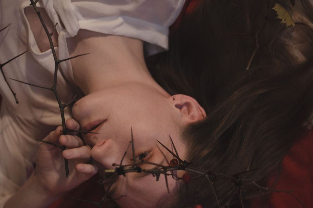 thorny crown of autumn