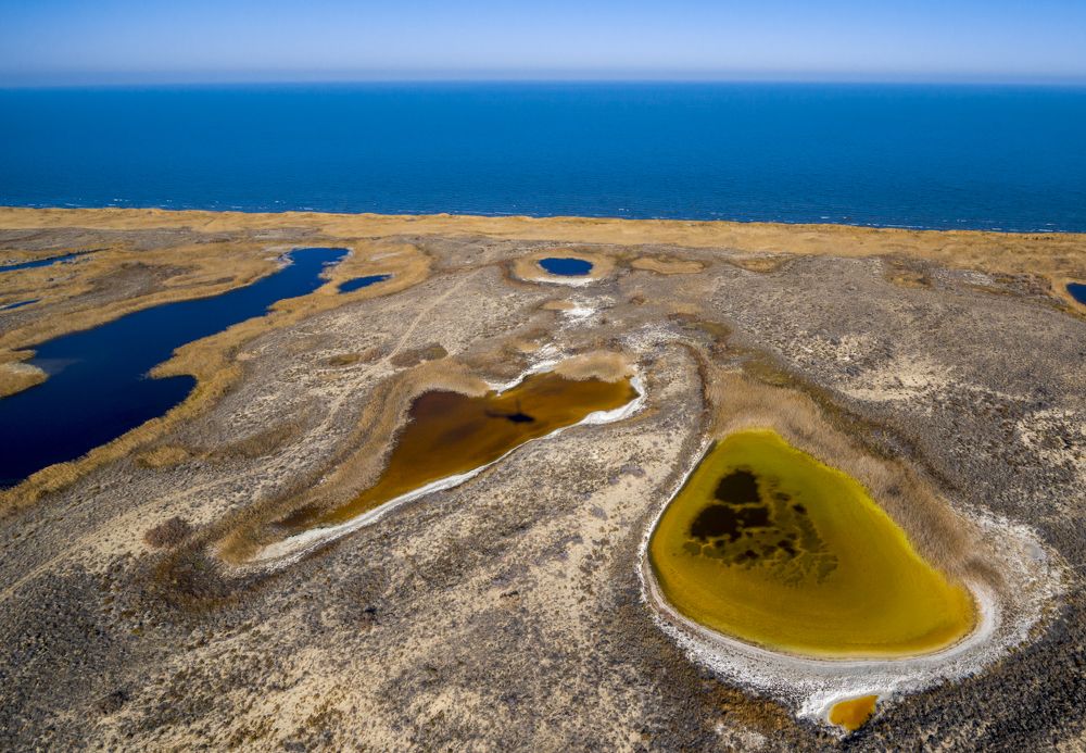 Цвет воды в таких озерах может быть самым разнообразным