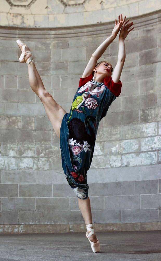 Quite ambitious photo project with combination of talent, professionalism, style and aesthetics.